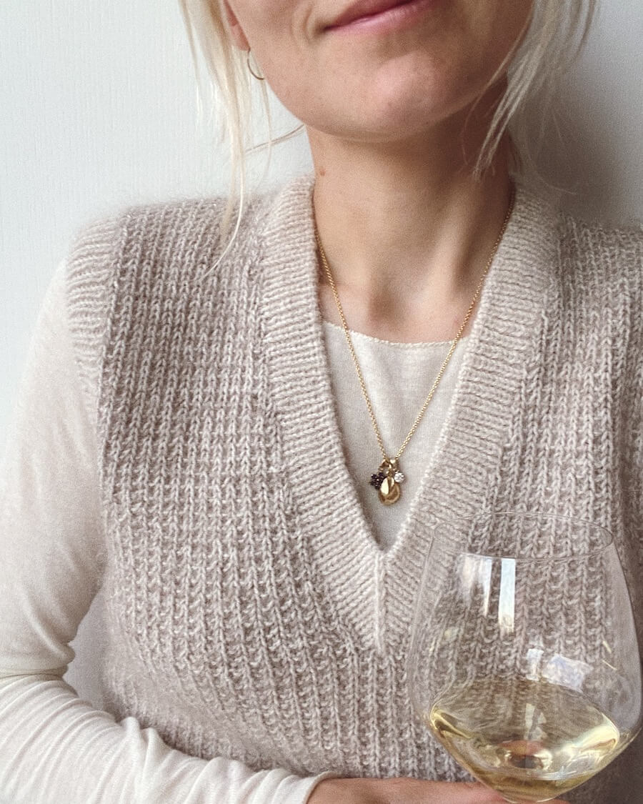 Friday Slipover V-Neck Pattern - PetiteKnit