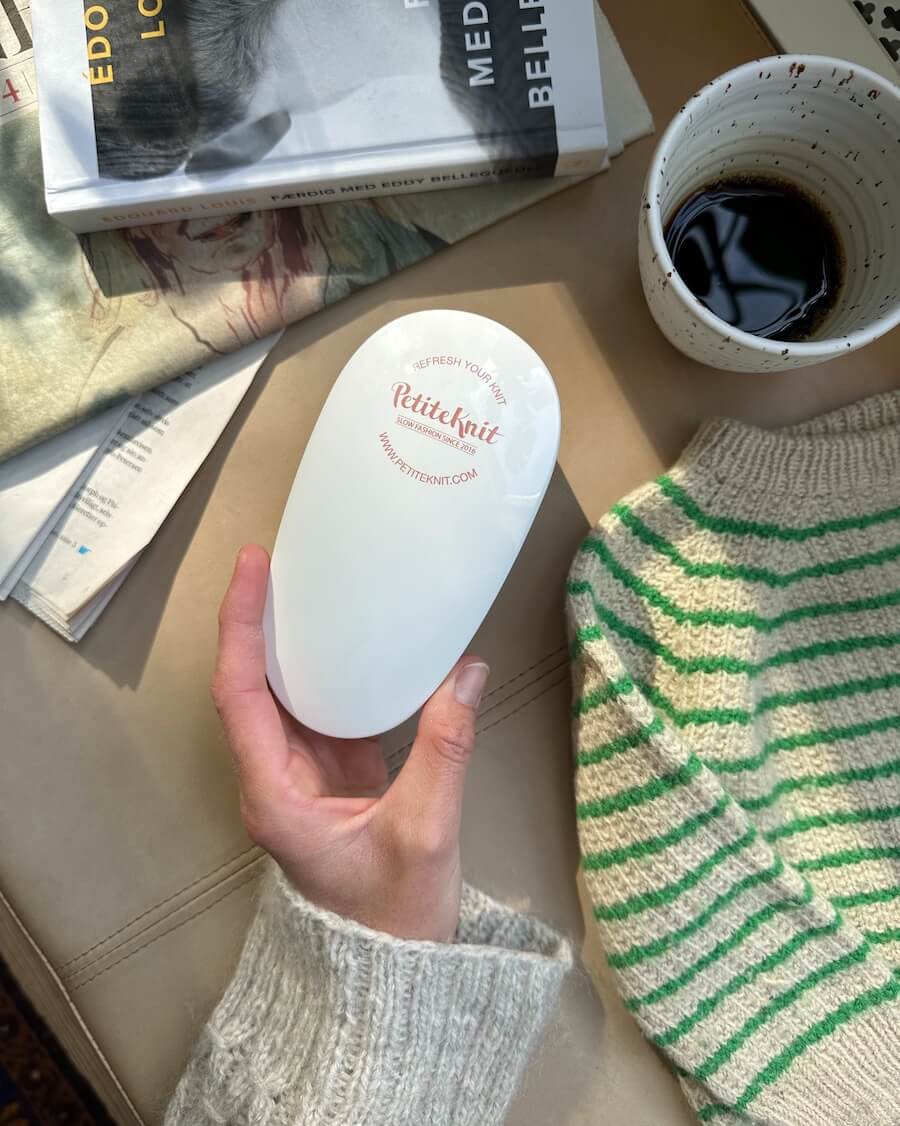 "Refresh Your Knit With PetiteKnit" - Lint Remover