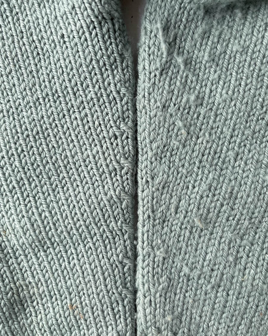 "Refresh Your Knit With PetiteKnit" - Lint Remover