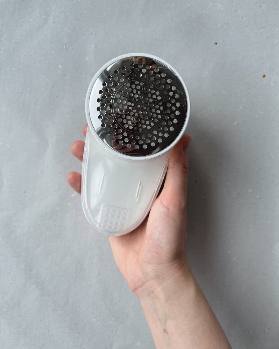 "Refresh Your Knit With PetiteKnit" - Lint Remover