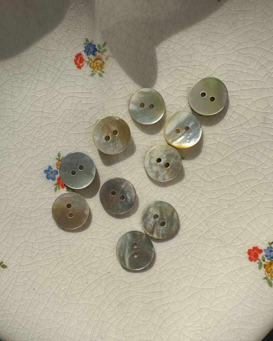 Mother of Pearl Buttons 15mm, 10pcs - PetiteKnit