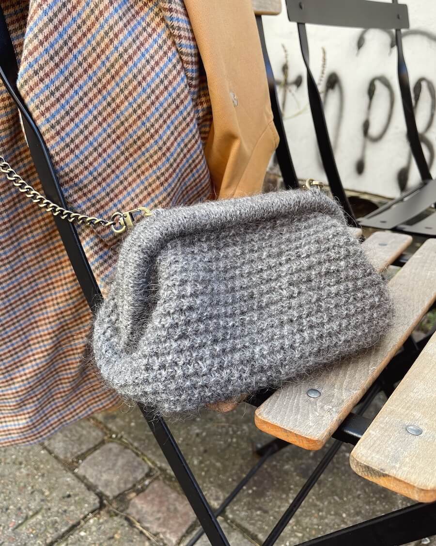 Winter Clutch Pattern - PetiteKnit