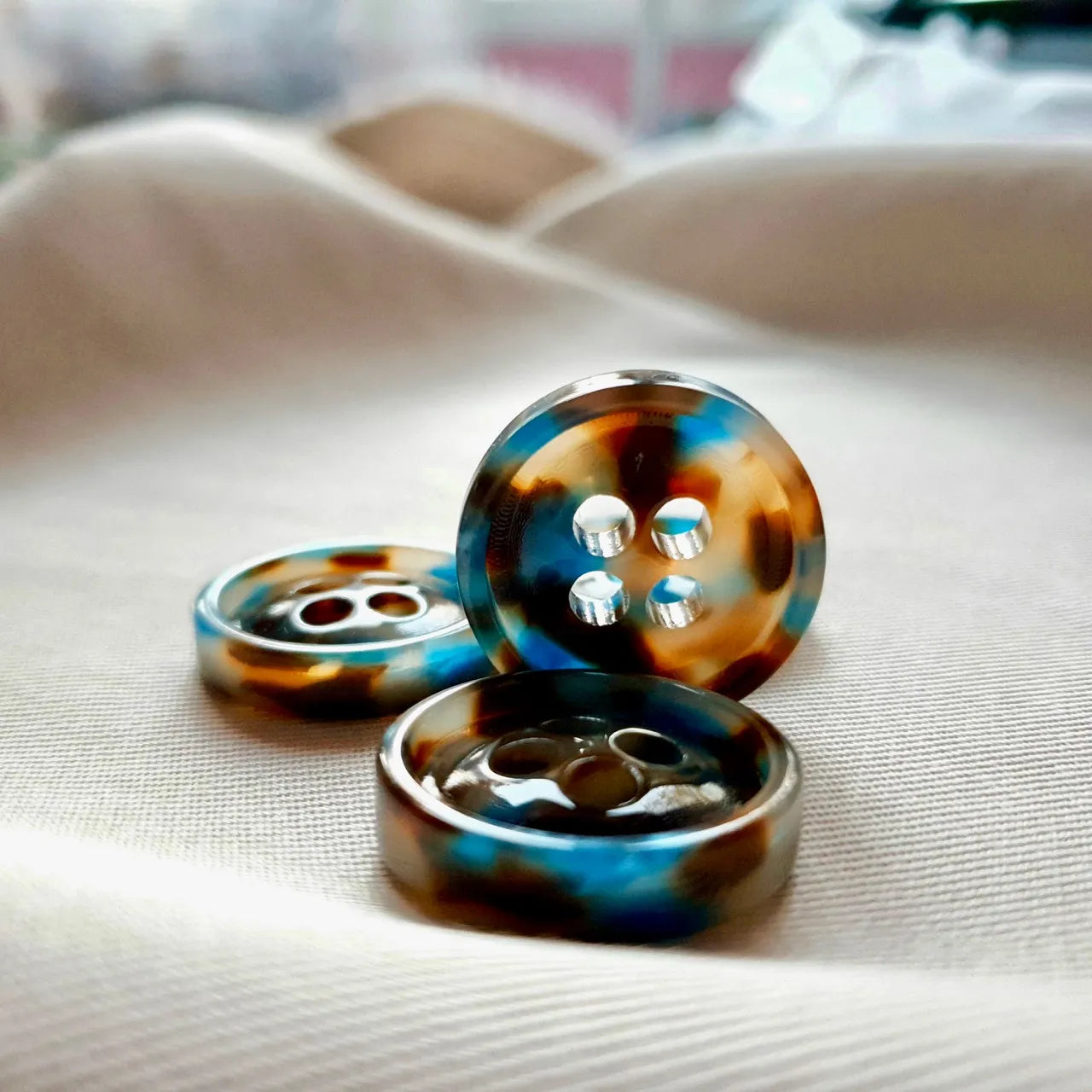La Petite Maison Couture x Pigeon Wishes Un Café à Paris Button Set 23mm