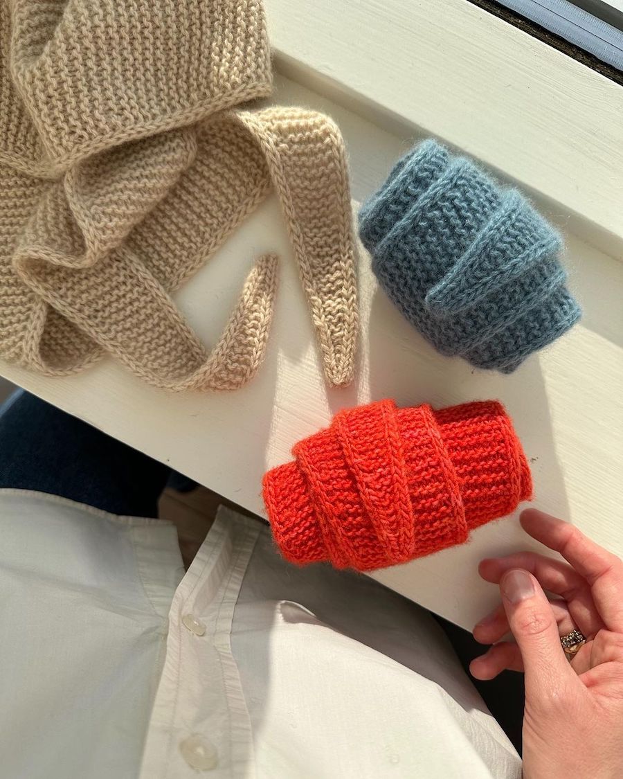 Premium Beginner's Knitting Kit - Cashmere PetiteKnit Sophie Scarf, Forest Green